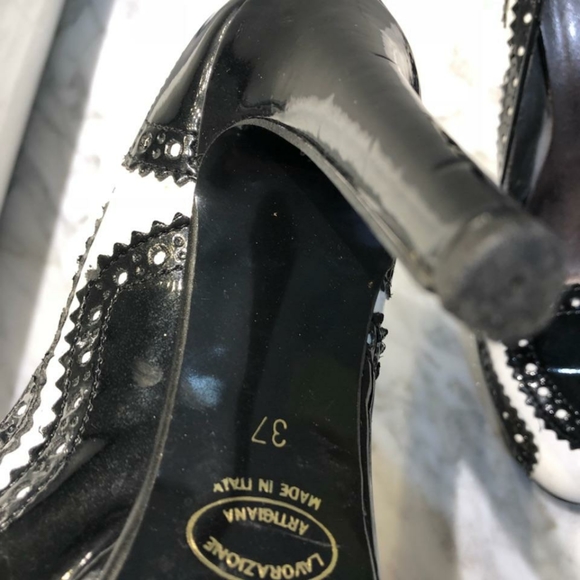 Pumps - Picture 2 of 3